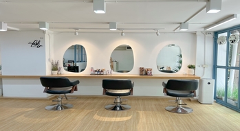 Posh Salon Sukhumvit 31  line_22947808998060