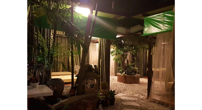 Massage in Garden  Massage_in_Garden_6