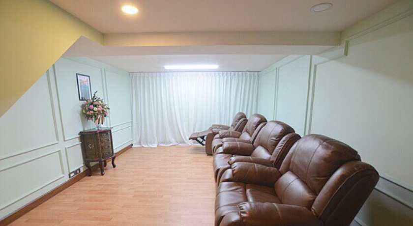 V Plus Beauty & Massage  4