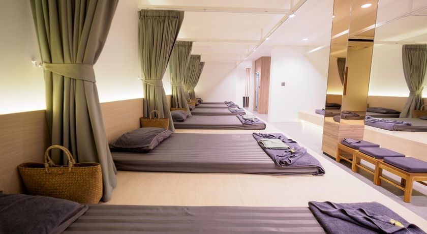 One More Thai Massage (Chit Lom Branch)  8