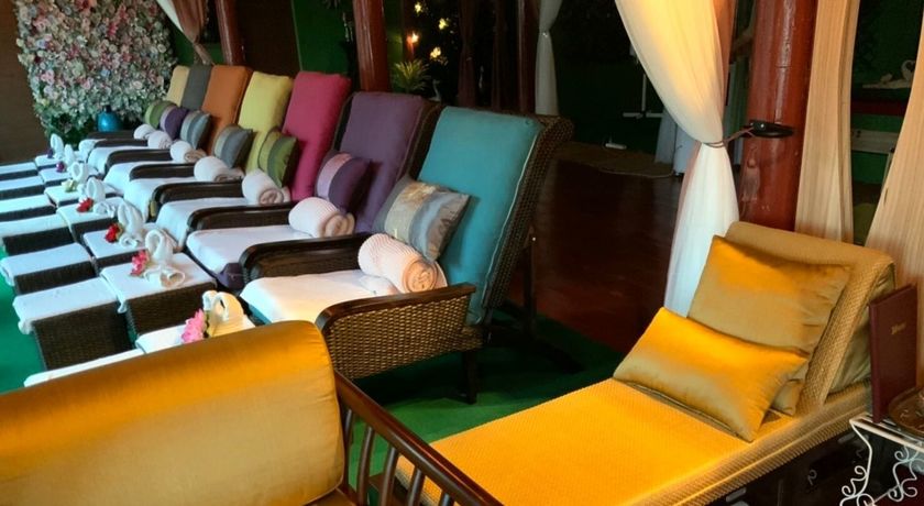 B Relax Massage and Spa  2
