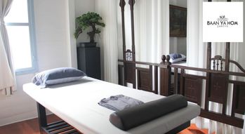BAAN YA HOM ZANTIIS BAAN YA HOM ZANTIIS – บ้านยาหอม ซานทิส สัมผัสศาสตร์การนวดสมุนไพรโบราณ ใกล้สนามหลวง 1
