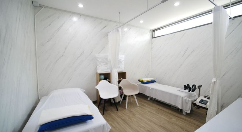 Thanaphat Physiotherapy Clinic  2