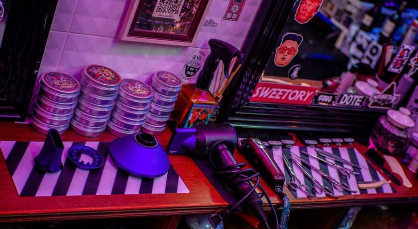 Phahol 69 salon & barber shop  4