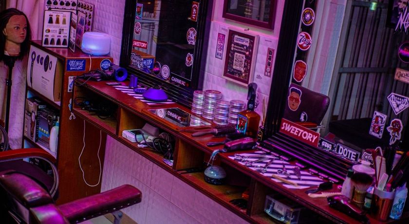 Phahol 69 salon & barber shop  3