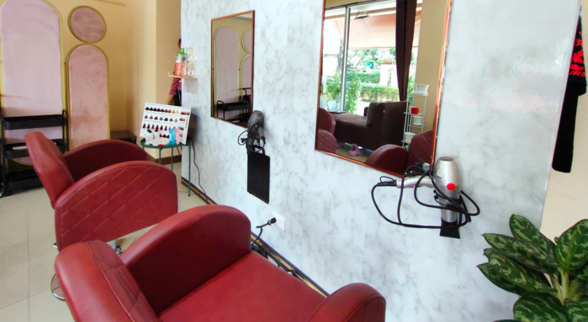 24 Colors Salon  3