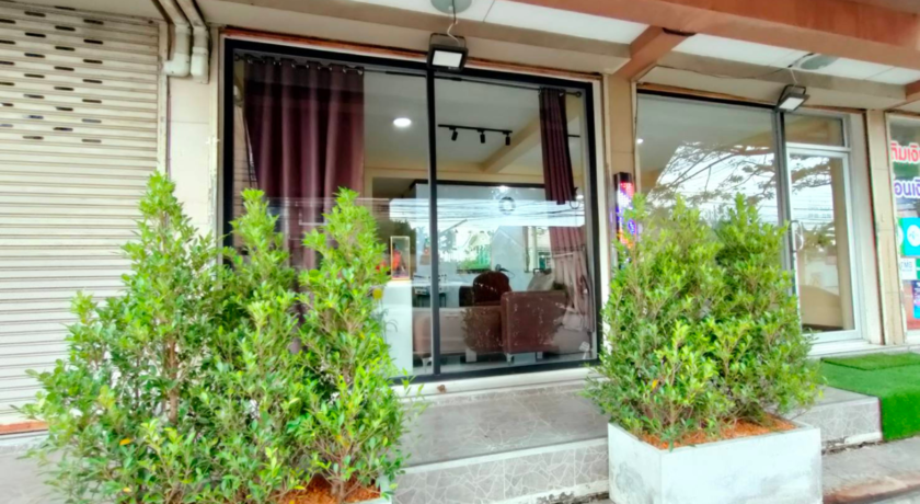 24 Colors Salon  8