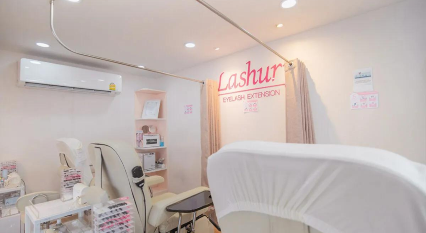 Lashury Eyelash Salon (BTS Chidlom)  2