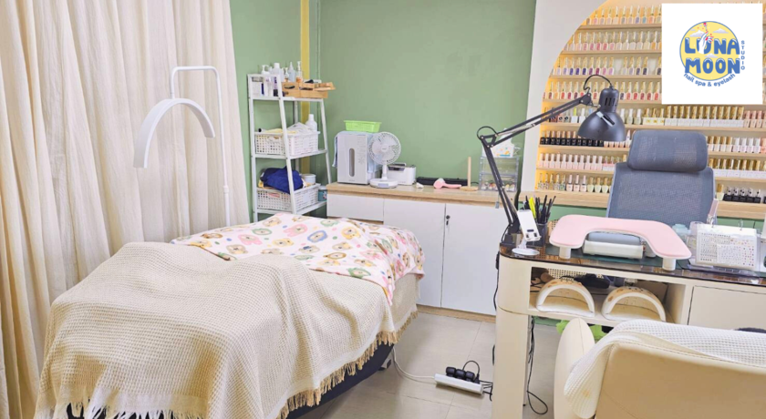 Luna Moon Studio Nail Spa & Eyelash  1
