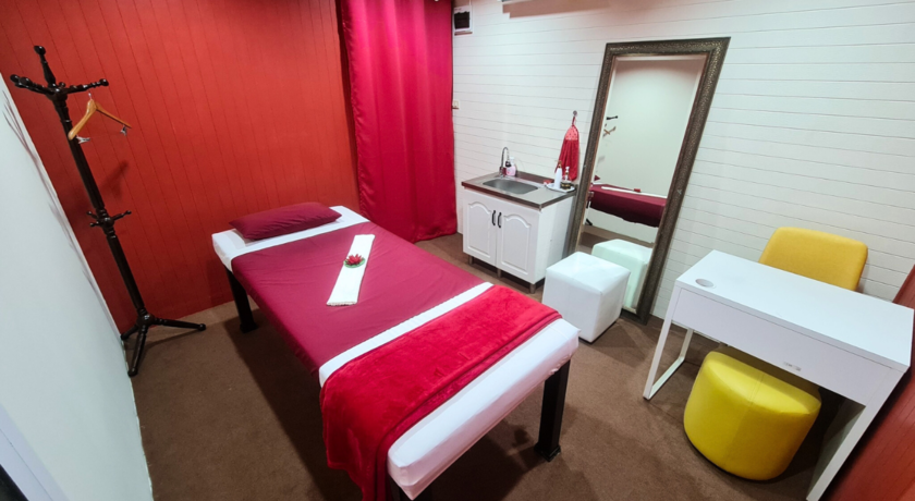 SANOWA Health & Beauty Specialist Center (Ang Sila Branch)  5