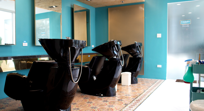 Dr.Orn Medical Hair Center (Phahonyothin 22)  2