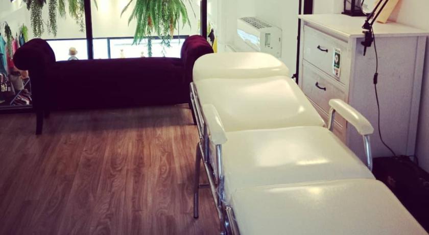 Glam Bar Beauty Studio  3