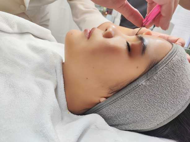 GRACIAS Beauty care GRACIAS Beauty care - กราเซียส บิวตี้ แคร์ บริการนวดหน้าและกดสิว ย่านบางบ่อ scaled_1000021230
