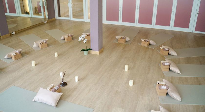 Feel Yoga Studio  2