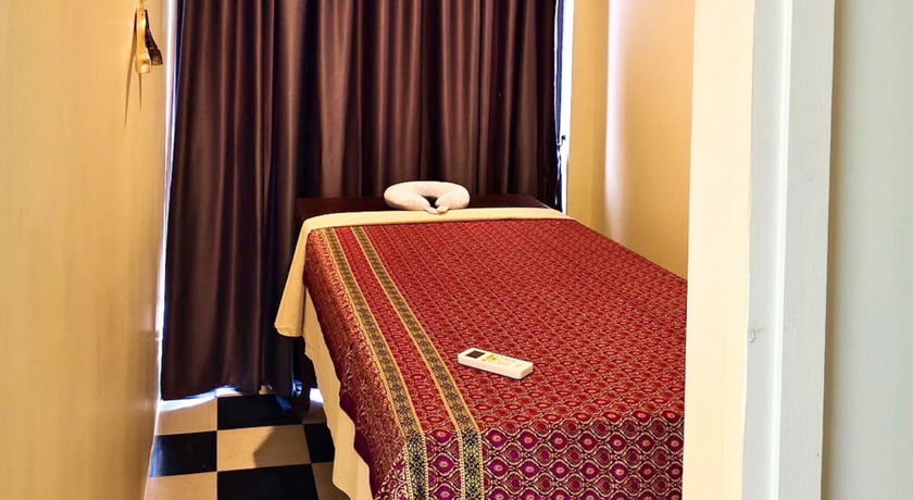 Blue Clover Massage  2