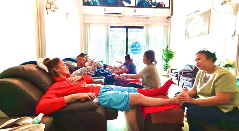 Blue Clover Massage  3
