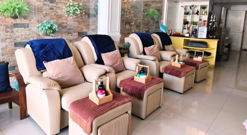 La Moon Massage  2