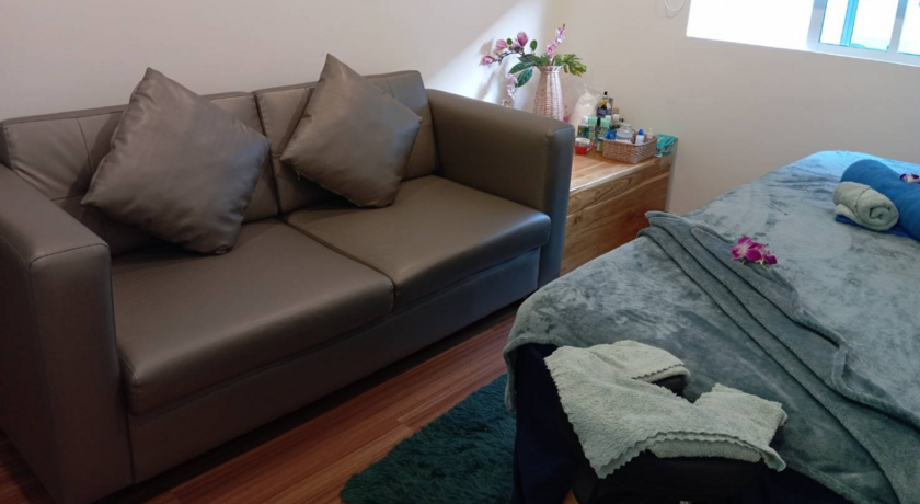 Hoya Lady Massage & Spa  9