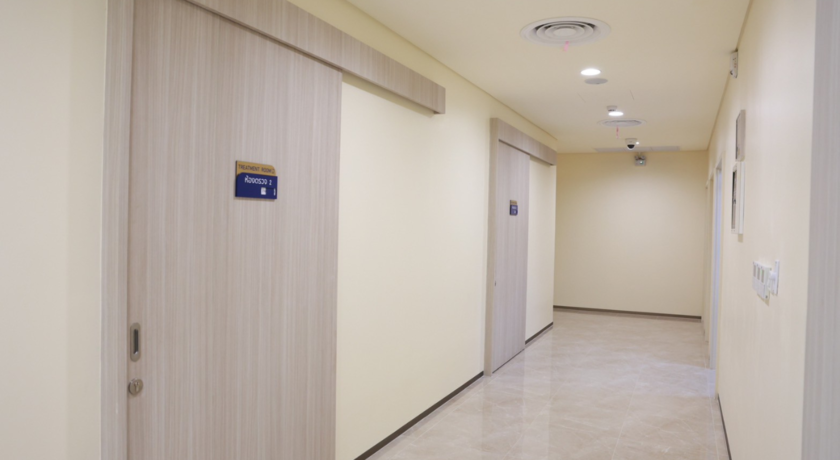 Bangkok Smile Dental Clinic (Bangmod Branch)  8