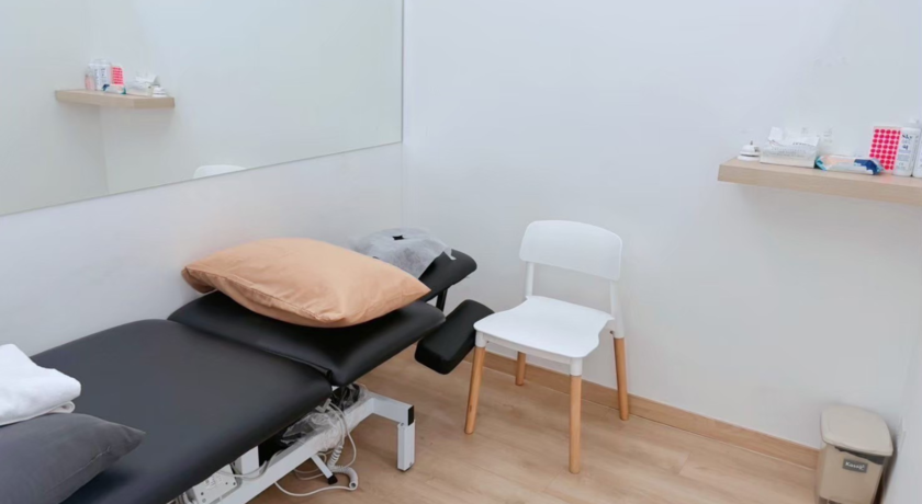 Rachata Gaya Physiotherapy Clinic (Don Mueang) รัชตกายา คลินิกกายภาพบำบัด (สาขา ดอนเมือง) 3