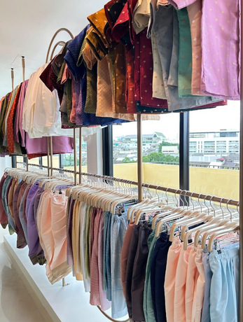 One Day Thai (Thai Costume Rental) One Day Thai ( เช่าชุดไทย) image_picker_FDA4E5BE-6667-4B7F-8332-AC41F9DFD85D-3209-000000B32C0BAF2E