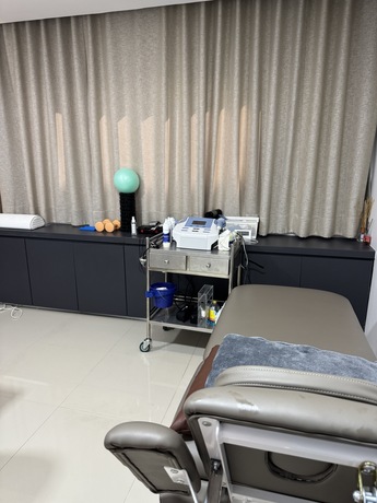 Doctor Physio Clinic  image_picker_CBB5CD59-161B-47BB-8B30-A25998BB404C-93248-00003244FD585A6B