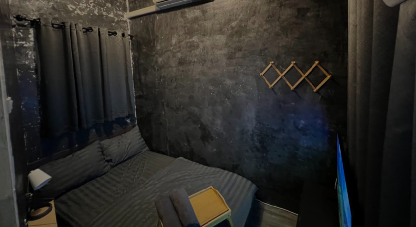 Stay Strays Hostel  3