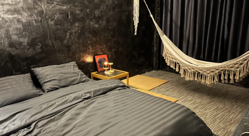 Stay Strays Hostel  10