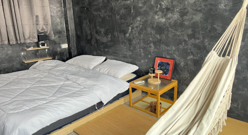 Stay Strays Hostel  12