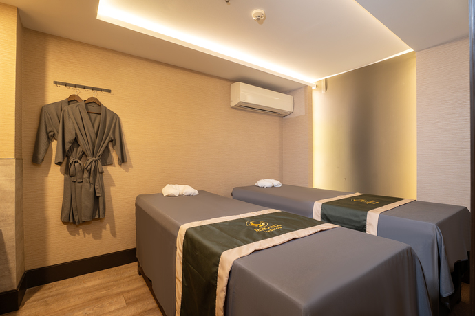 Mirana Massage at Bangkok Midtown Hotel  DSC09461-Edit