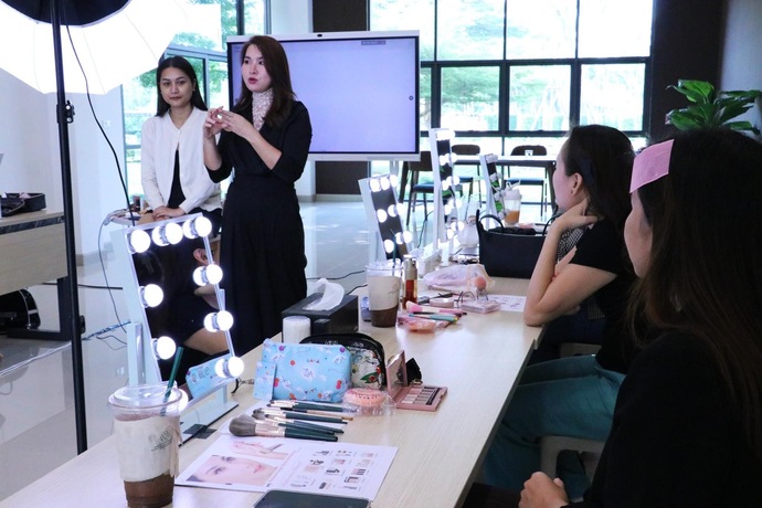 bd Makeup Academy  image_picker_E4BA42FB-C097-46CF-9A7D-5CC8B8732A76-28009-00000217B9915B41