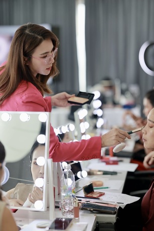 bd Makeup Academy  image_picker_B4BF9B5C-9059-4D58-A116-5C6D92436B13-28009-00000217B9839781