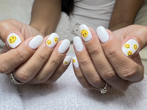 Nach Nail & Lash Studio  image_picker_E1F2FB69-9F36-4EC4-B5B6-A75772B6E6A4-14566-00000465724D8105