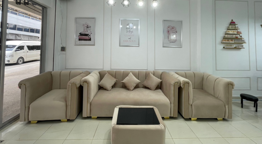 LUSH Hair & Nail Salon  2