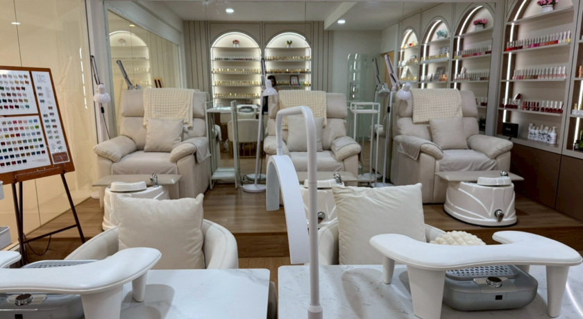 Top Nails (Sukhumvit 49)  8