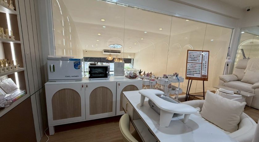 Top Nails (Sukhumvit 49)  10