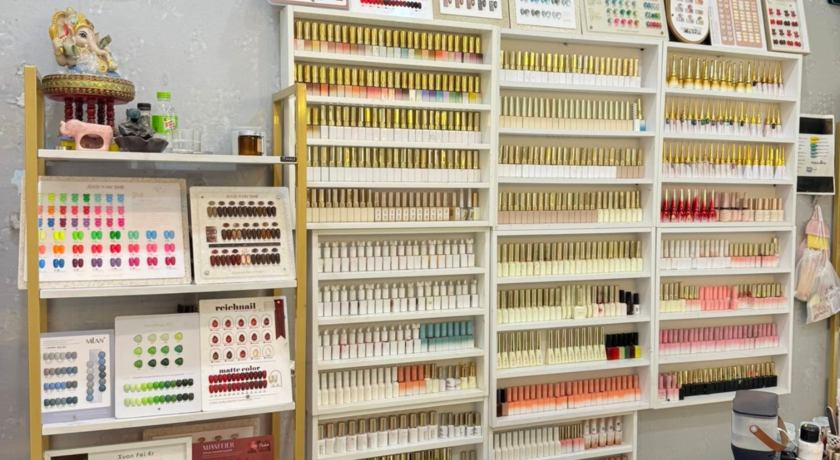 Mena & Thicha Nail Spa  3