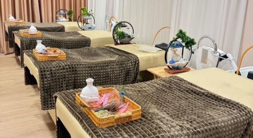 LONE Nail spa salon  6