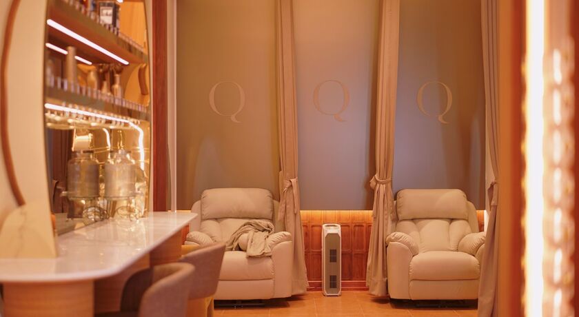 Quibes Clinic (Park Silom) ไควบส์ คลินิก 2