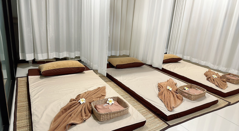 Treat Thai Massage Treat Thai Massage - นวดไทย สุขุมวิท 42/1 ใกล้ BTS เอกมัย 3