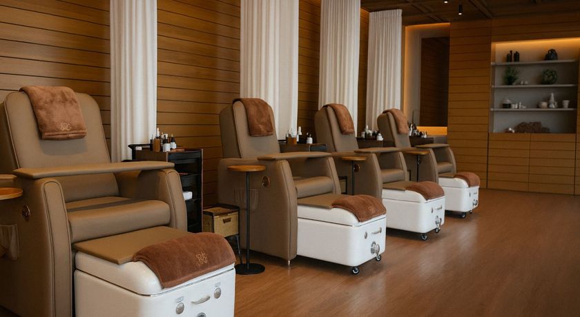 Gent & Tonic By Suitcube (Phuket) Gent & Tonic - กรูมมิ่งและสปามือเท้า ภูเก็ต 2