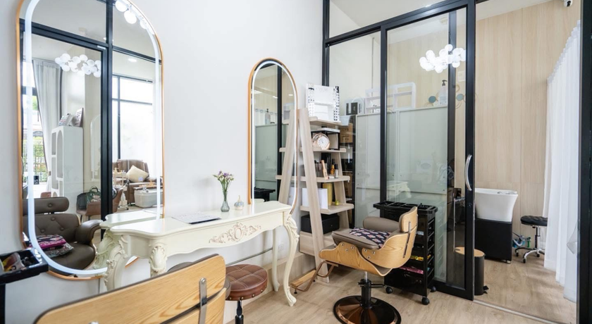 Rest Nails & Hair Cafe  4