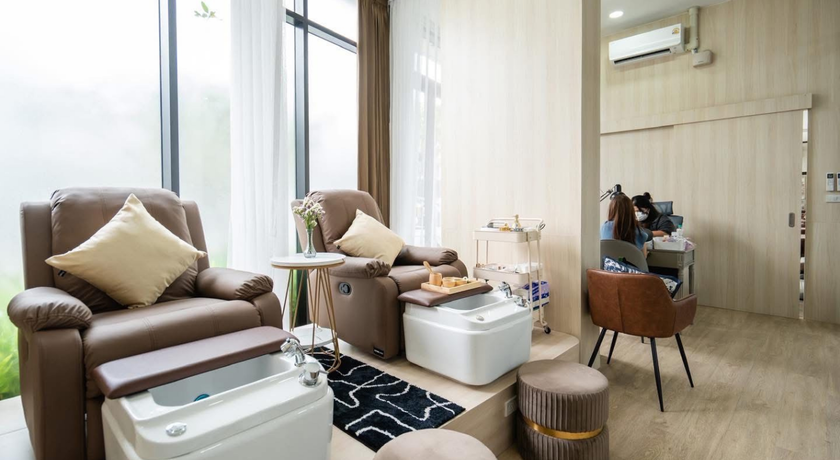 Rest Nails & Hair Cafe  5