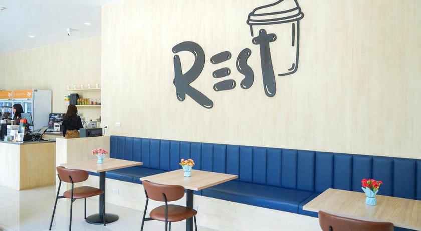 Rest Nails & Hair Cafe  16