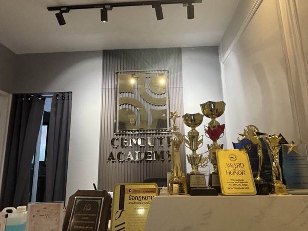 Cencute Studio4295  image_picker_E47896BA-B604-4D3D-AD60-758B2B14EA4C-12524-00000BE659109E4F