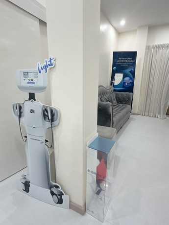 Luxe Bangkok Clinic (BTS Phahonyothin 24) Luxe Bangkok Clinic (BTS Phahonyothin 24) (มีสาขาเดียวเท่านั้น)  image_picker_D9F8FF42-47C7-4C81-BF46-28816721E0DF-22465-000002A2E87398BB