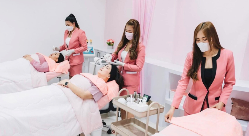 Femina Clinic Femina Clinic - เฟมิน่าคลินิกเวชกรรม เสริมความงาม บางบอน 3