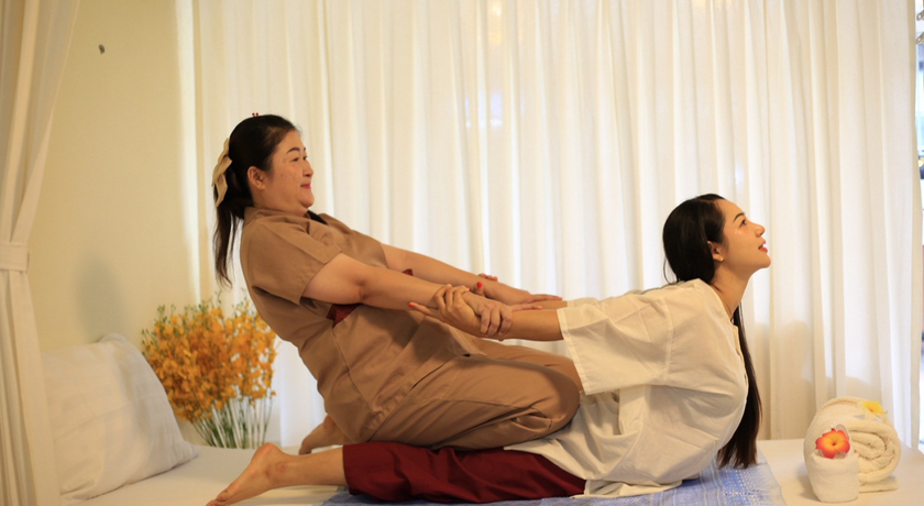 Sunrise Health Massage Sunrise Health Massage - ซันไรส์ เฮลท์ มาสสาจ นวดผ่อนคลาย ย่านเมืองเก่า เชียงใหม่ 4