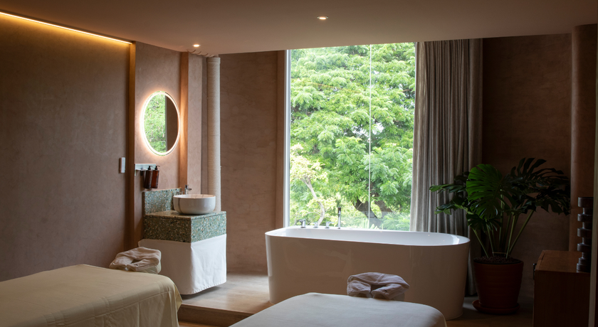 Calm Hideaway (Charoen Nakhon) คาล์มไฮด์อเวย์ สาขา เจริญนคร 4