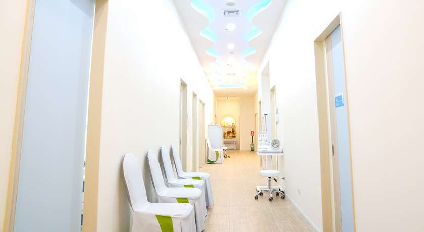 Laliza Clinic (Future Park Rangsit) Laliza Clinic - ลลิษา คลินิก ผิวหนังเฉพาะทาง ฟิวเจอร์พาร์ครังสิต 2